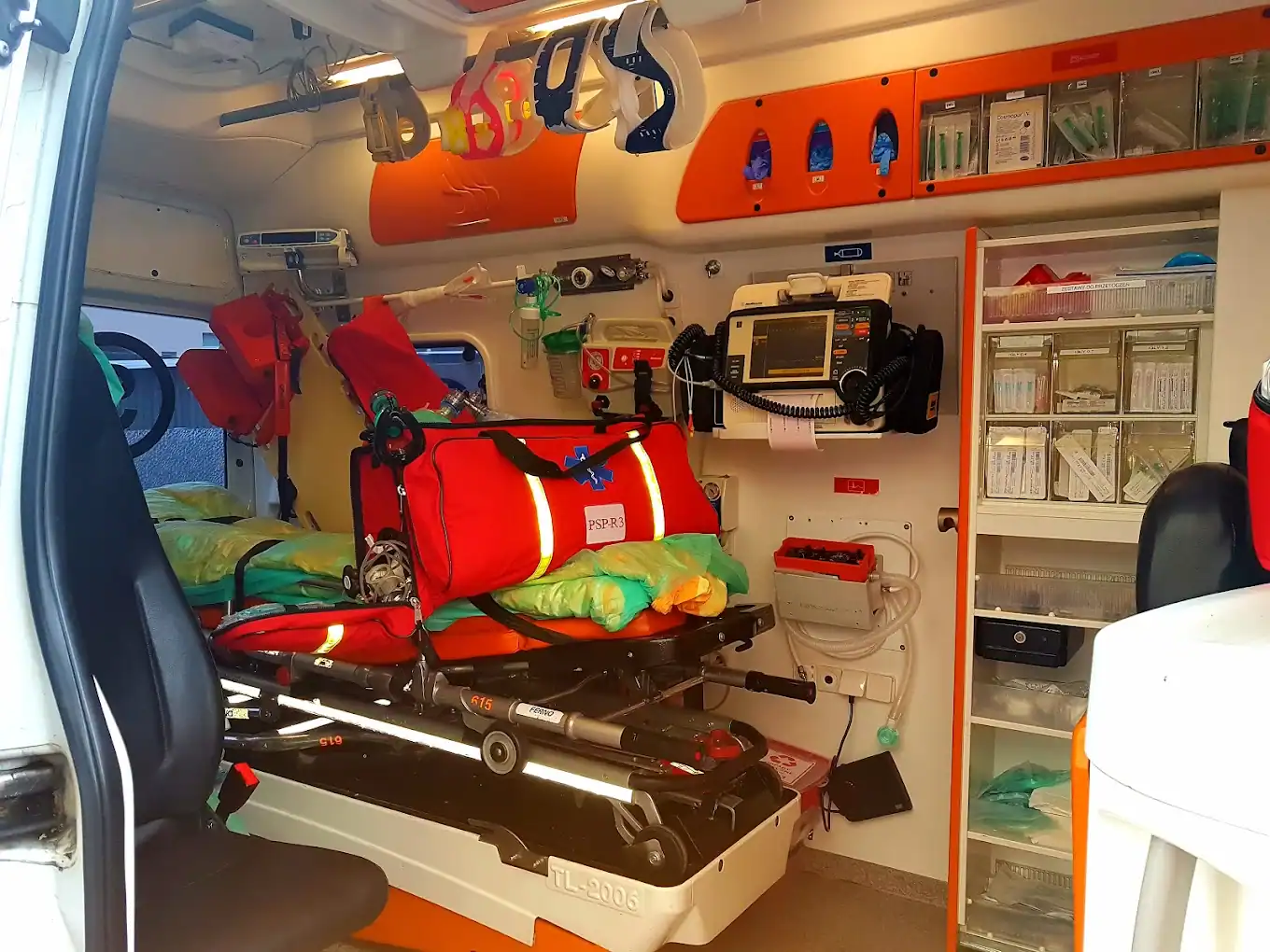 Ambulans z Anglii do Polski